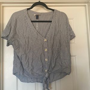 cropped button down size L